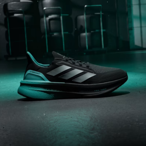 Tenis ULTRABOOST 5 MERCEDES